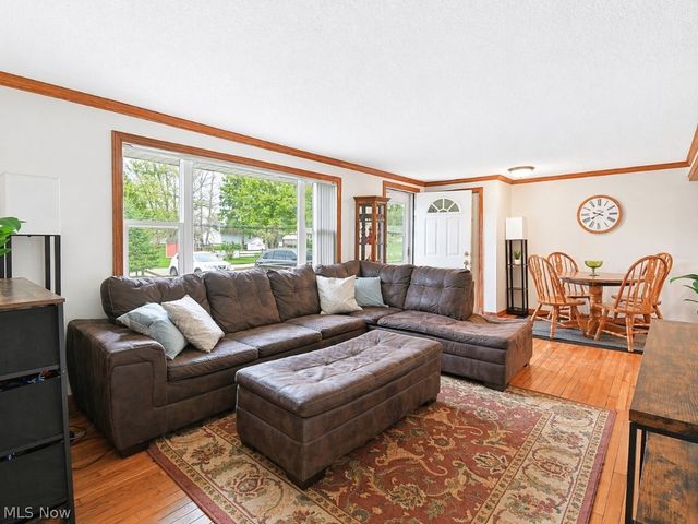 307 Hilltop Drive, Chardon, OH 44024