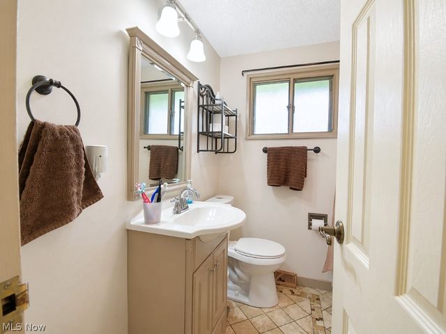 307 Hilltop Drive, Chardon, OH 44024
