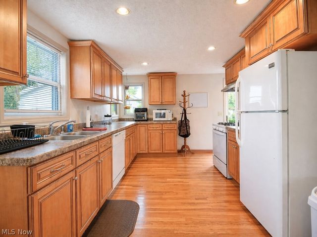 307 Hilltop Drive, Chardon, OH 44024