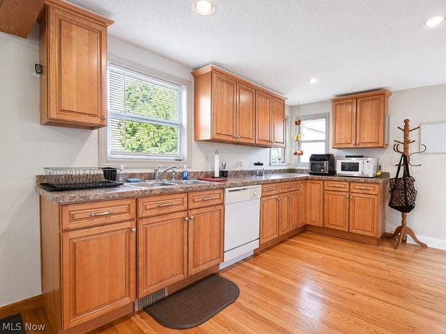 307 Hilltop Drive, Chardon, OH 44024