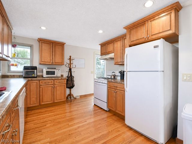 307 Hilltop Drive, Chardon, OH 44024