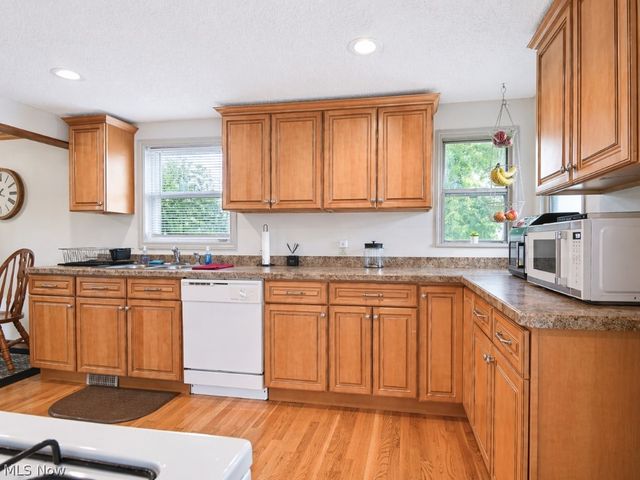 307 Hilltop Drive, Chardon, OH 44024