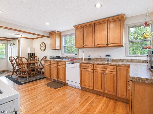 307 Hilltop Drive, Chardon, OH 44024