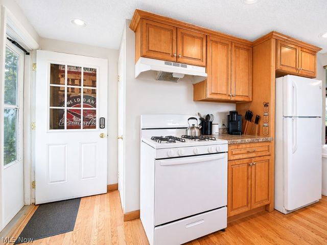 307 Hilltop Drive, Chardon, OH 44024