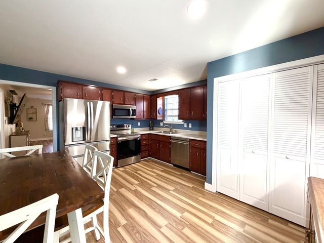 320 Cottonwood Ct, Clarksville, TN 37040