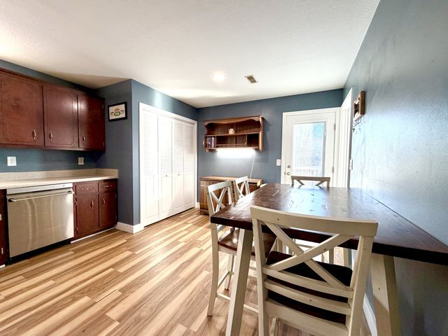 320 Cottonwood Ct, Clarksville, TN 37040