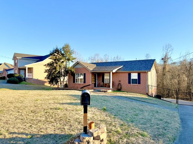 320 Cottonwood Ct, Clarksville, TN 37040