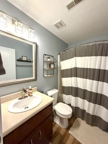 320 Cottonwood Ct, Clarksville, TN 37040