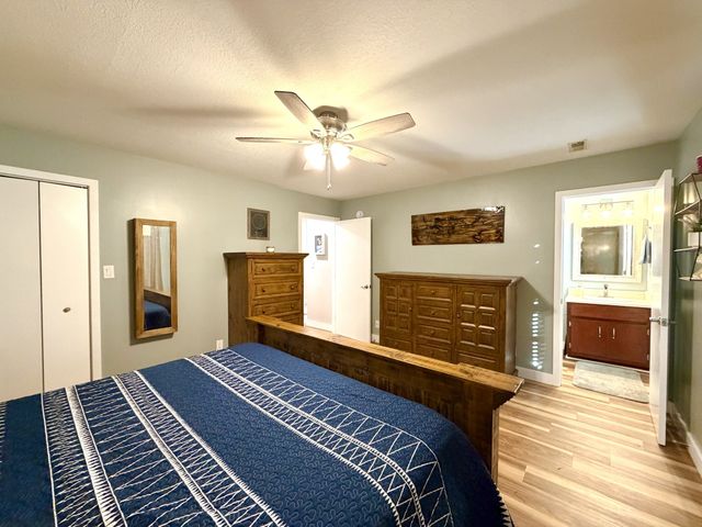 320 Cottonwood Ct, Clarksville, TN 37040