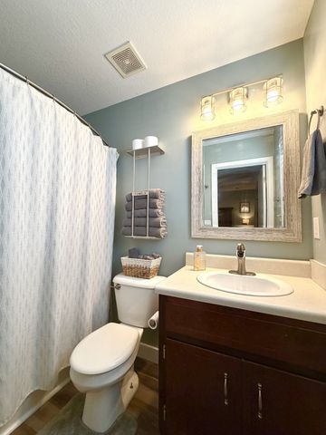 320 Cottonwood Ct, Clarksville, TN 37040