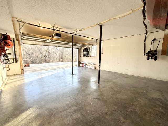 320 Cottonwood Ct, Clarksville, TN 37040