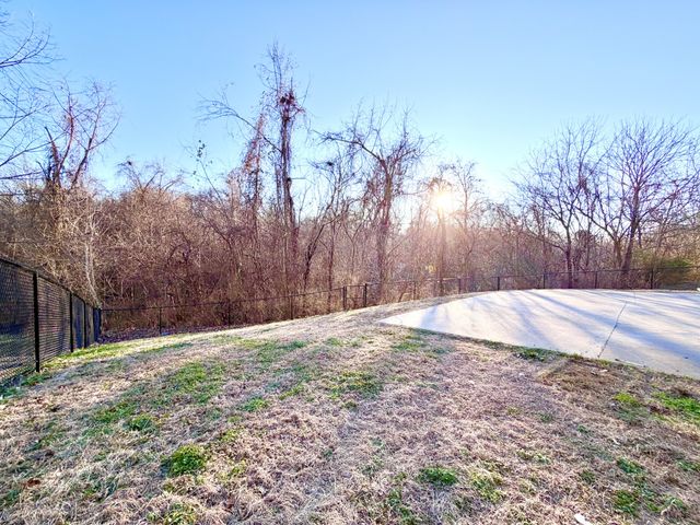 320 Cottonwood Ct, Clarksville, TN 37040