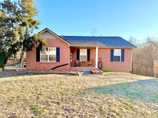320 Cottonwood Ct, Clarksville, TN 37040