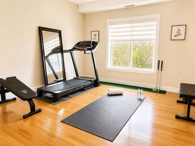 310 Hammond Pond Pkwy 401, Brookline, MA 02467