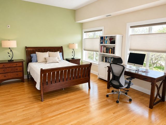 310 Hammond Pond Pkwy 401, Brookline, MA 02467