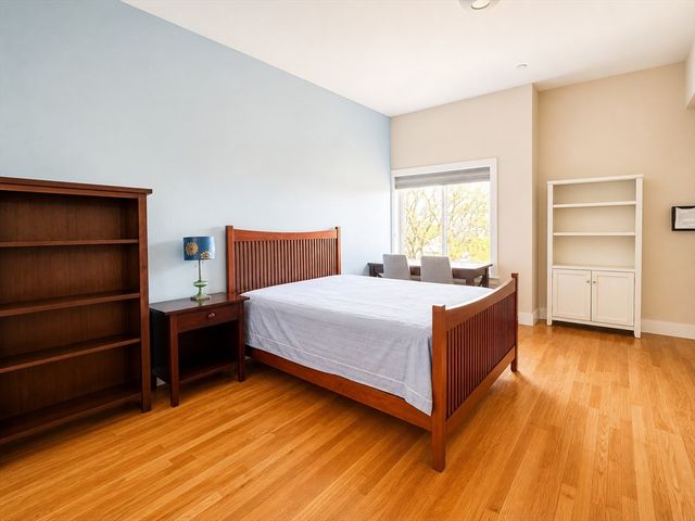 310 Hammond Pond Pkwy 401, Brookline, MA 02467