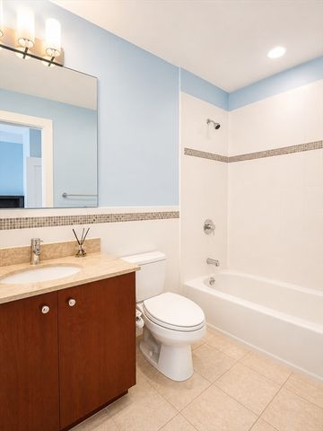310 Hammond Pond Pkwy 401, Brookline, MA 02467