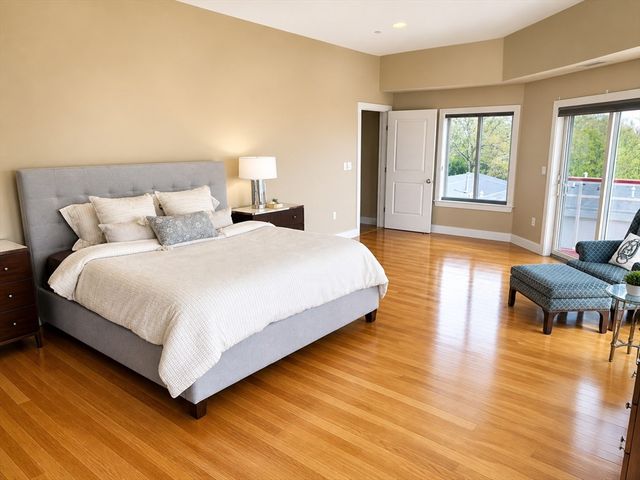 310 Hammond Pond Pkwy 401, Brookline, MA 02467