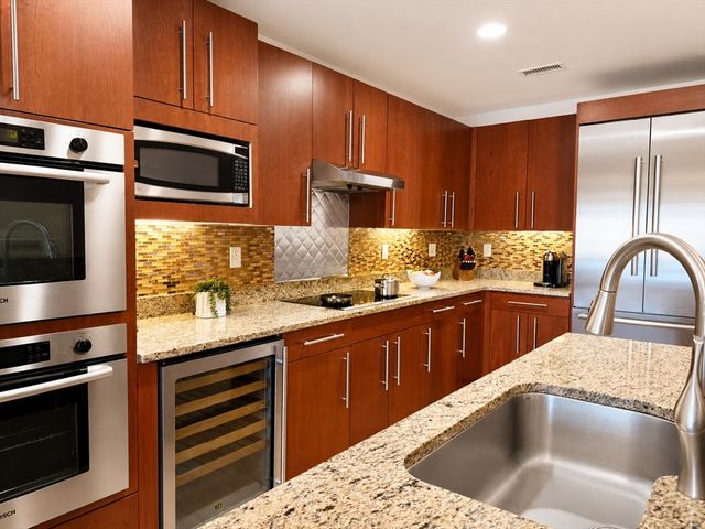 310 Hammond Pond Pkwy 401, Brookline, MA 02467