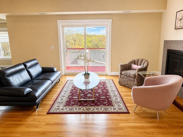 310 Hammond Pond Pkwy 401, Brookline, MA 02467