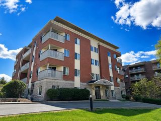 310 Hammond Pond Pkwy 401, Brookline, MA 02467
