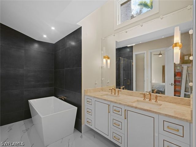 2140 Harlans RUN, Naples, FL 34105