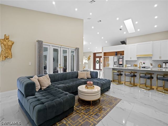 2140 Harlans RUN, Naples, FL 34105