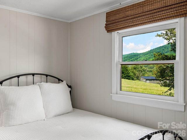 54 Brookside Lane, Maggie Valley, NC 28751
