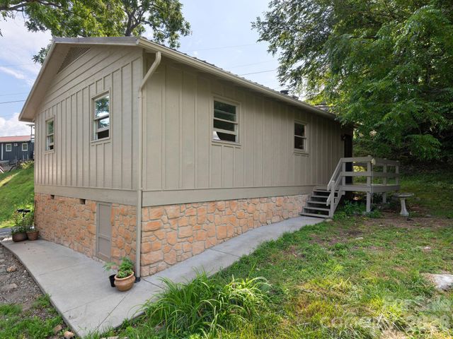 54 Brookside Lane, Maggie Valley, NC 28751