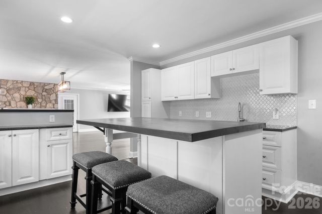 14214 Honeysuckle Ridge Drive, Matthews, NC 28105