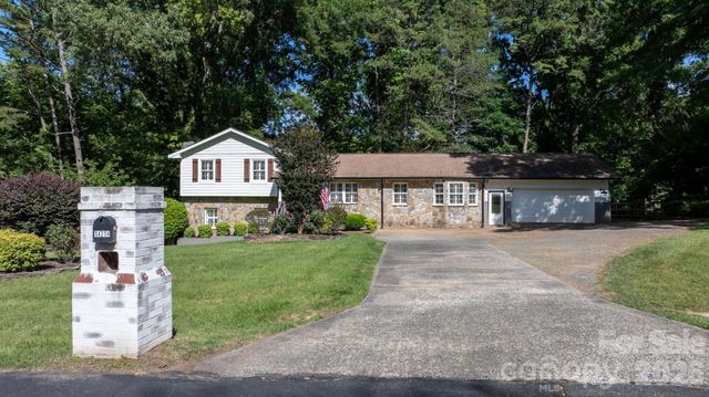 14214 Honeysuckle Ridge Drive, Matthews, NC 28105