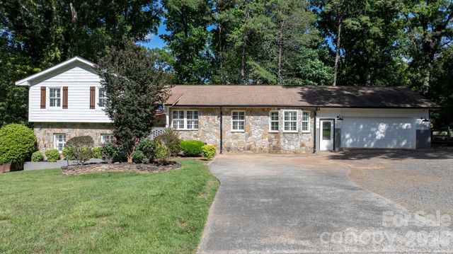 14214 Honeysuckle Ridge Drive, Matthews, NC 28105