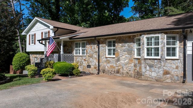 14214 Honeysuckle Ridge Drive, Matthews, NC 28105
