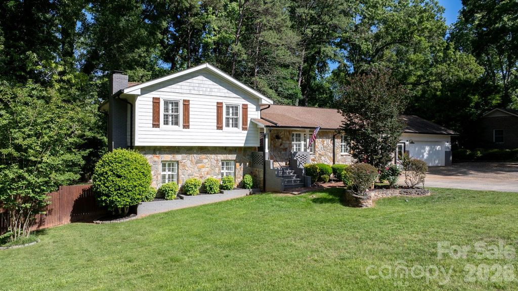 14214 Honeysuckle Ridge Drive, Matthews, NC 28105