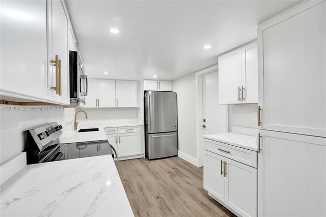 240 NW 25th Court, Pompano Beach, FL 33064