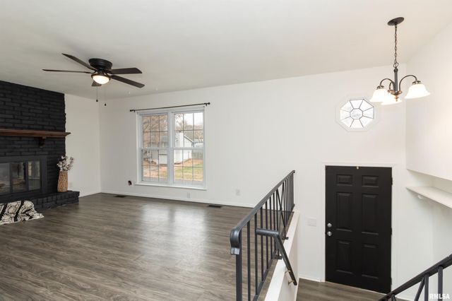 120 DOUGLAS Road, Marquette Heights, IL 61554