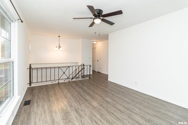 120 DOUGLAS Road, Marquette Heights, IL 61554