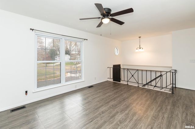 120 DOUGLAS Road, Marquette Heights, IL 61554