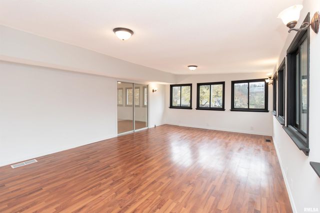 120 DOUGLAS Road, Marquette Heights, IL 61554