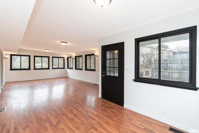 120 DOUGLAS Road, Marquette Heights, IL 61554