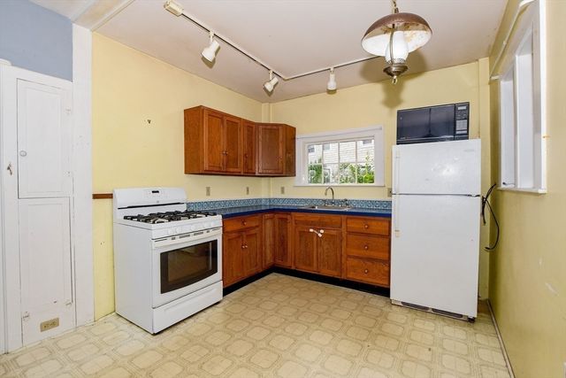 28 Main Street, Mattapoisett, MA 02739