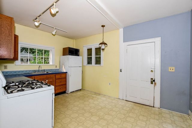 28 Main Street, Mattapoisett, MA 02739
