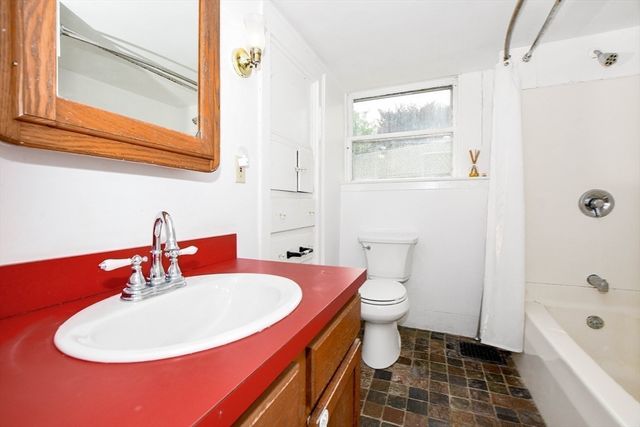 28 Main Street, Mattapoisett, MA 02739
