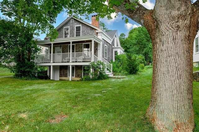 28 Main Street, Mattapoisett, MA 02739