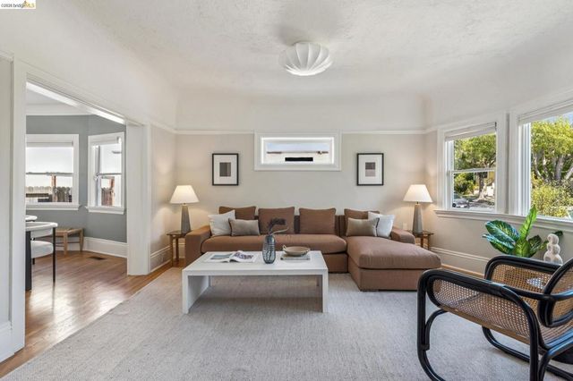 758 61St St, Oakland, CA 94609