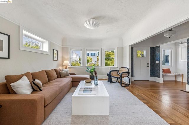 758 61St St, Oakland, CA 94609