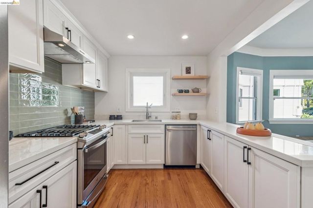 758 61St St, Oakland, CA 94609