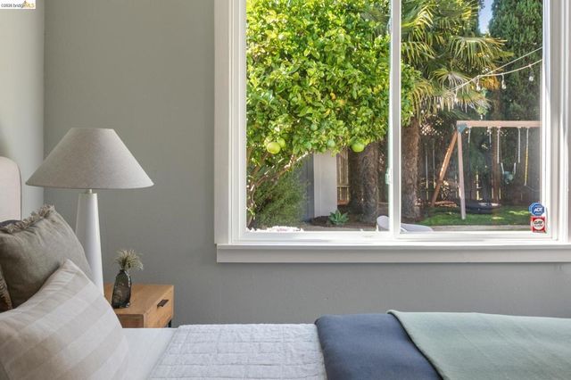 758 61St St, Oakland, CA 94609
