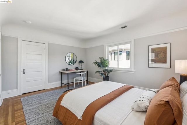 758 61St St, Oakland, CA 94609