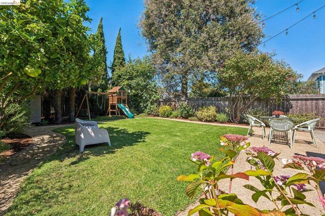 758 61St St, Oakland, CA 94609